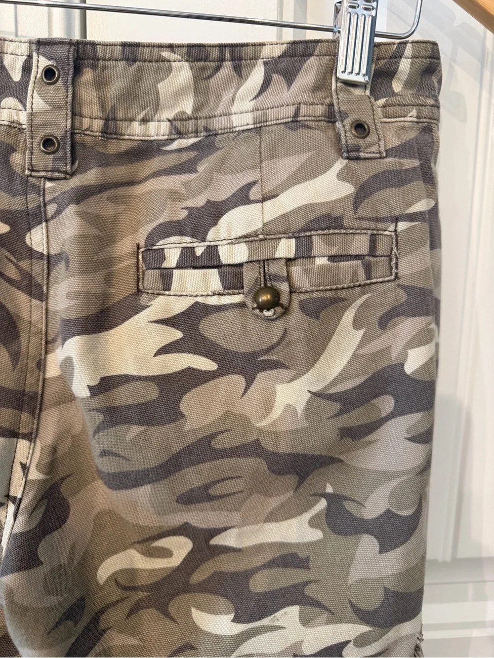 Harley-Davidson Tan Gray Green Camo Cargo Capri Pants Size 2